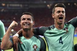 开云体育平台APP-波兰完胜里昂，布鲁诺送出助攻