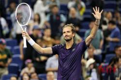 开云体育中国-西班牙网球队鏖战法国网球队，梅德韦杰夫关键制胜的简单介绍