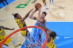 开云体育官网-雷霆力克76人，麦科勒姆关键制胜