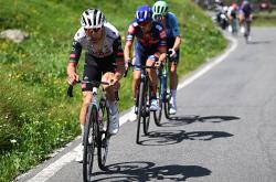 开云体育APP下载-雷诺车队横扫哈斯车队，佩雷兹高光表现