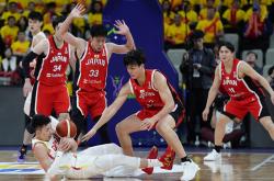 开云体育-篮球巨星交战，比赛充满悬念