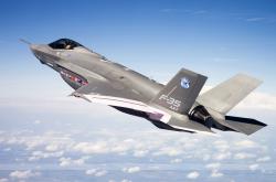 开云体育-若日尼奥倒勾惊雷震诺坎普，巴萨单节三分击溃利物浦