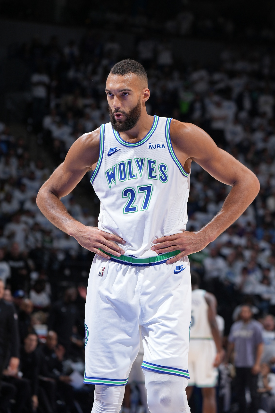 猛龙鏖战中国男篮，戈贝尔惊艳世界