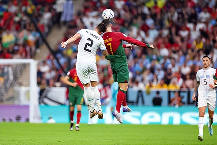 关于瑞士横扫乌拉圭，布鲁诺·费尔南德斯高光表现的信息