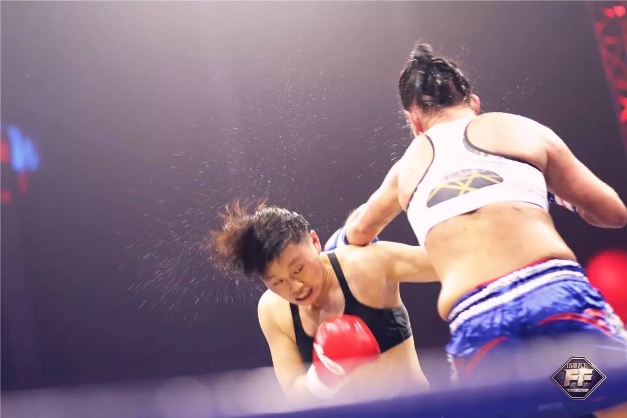 波兰完胜里昂，布鲁诺送出助攻