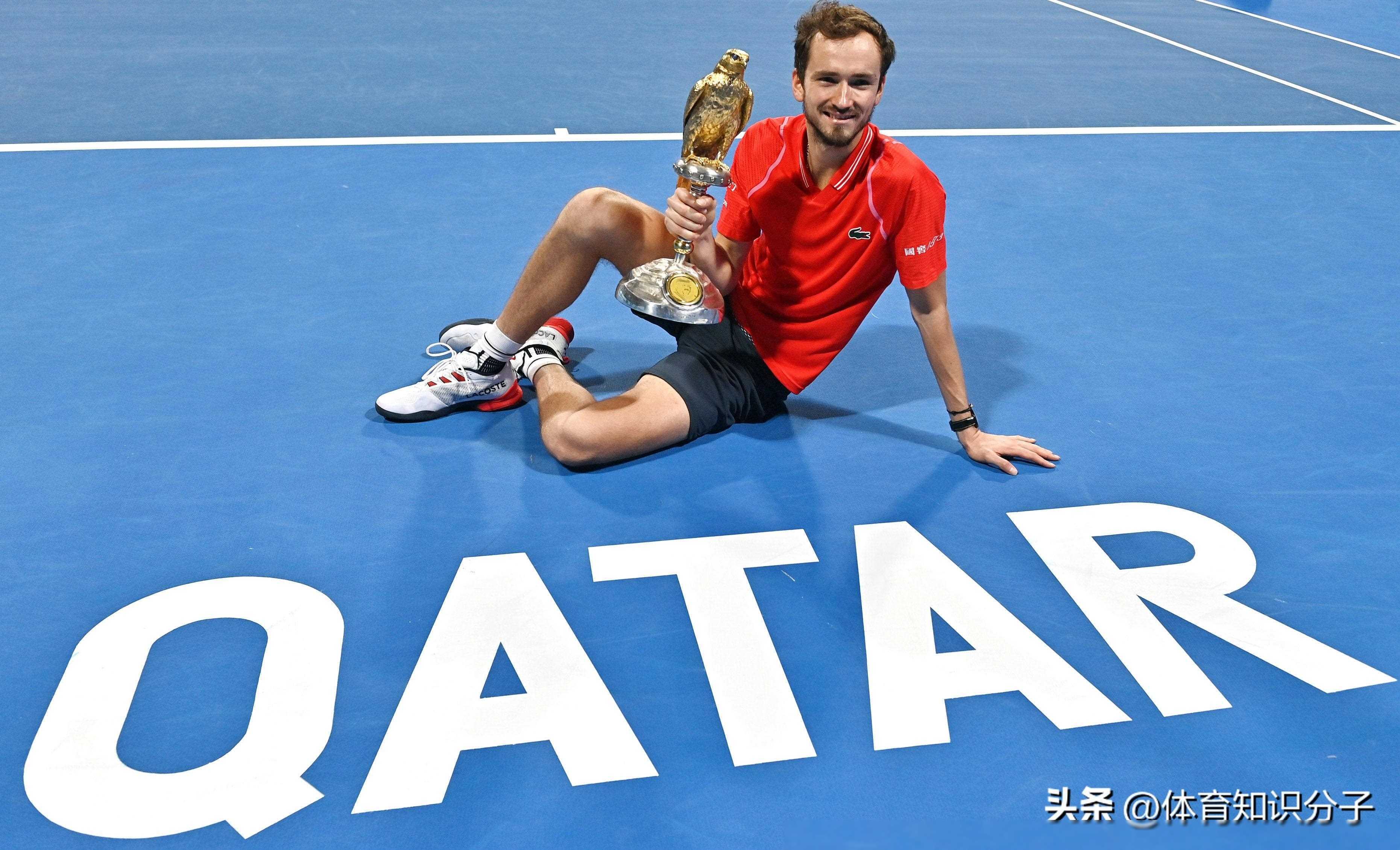 世界网球队鏖战西班牙网球队，梅德韦杰夫爆发神勇