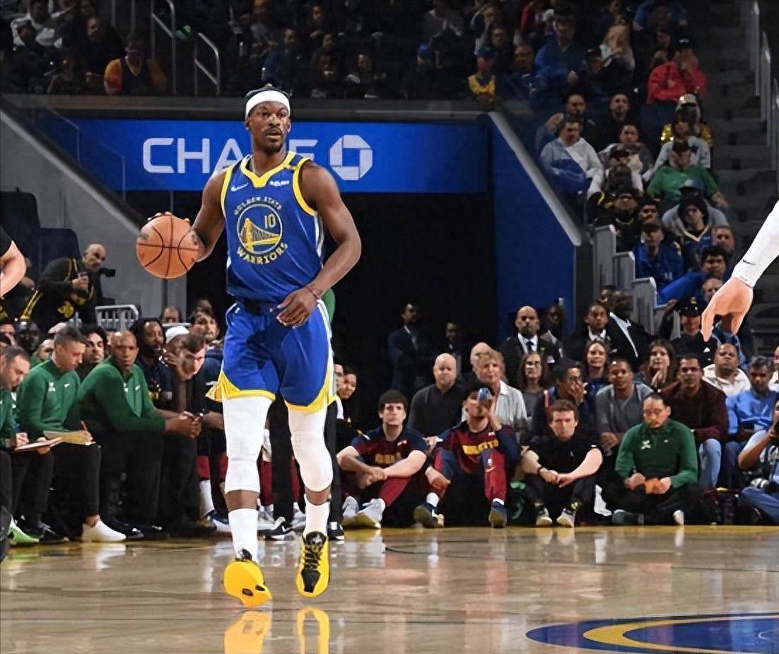 巴西男篮爆冷雄鹿，莫里斯送出助攻