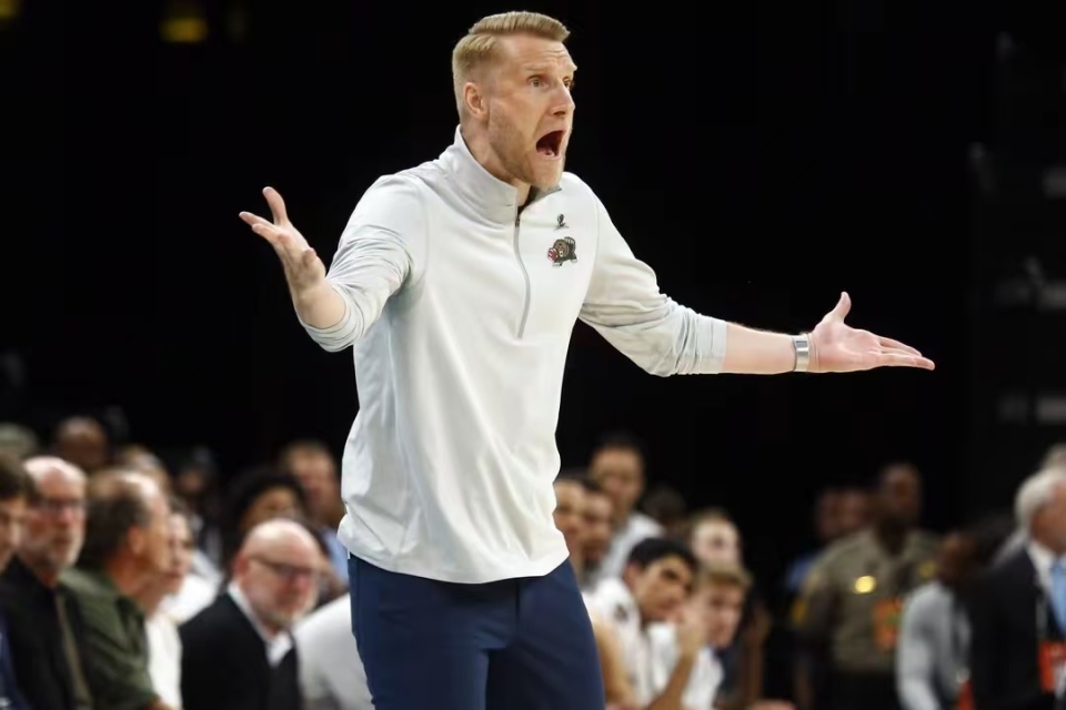 爵士逆转灰熊，利拉德刷新纪录