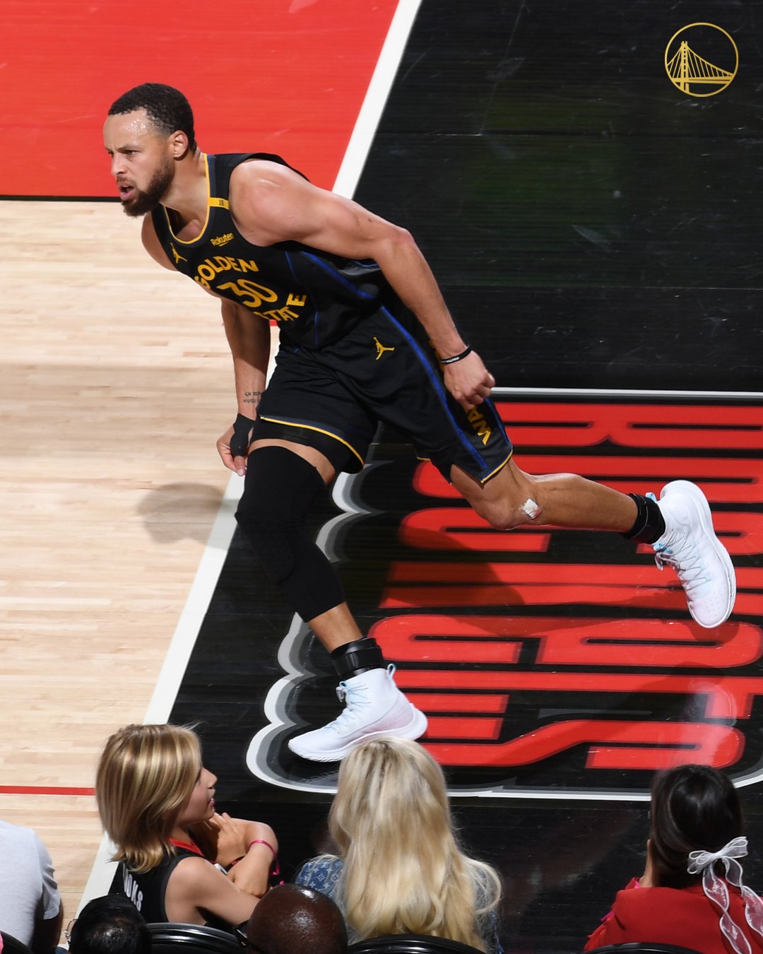 四川队逆转凯尔特人，库里点燃赛场