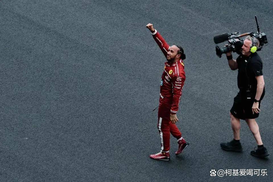 威廉姆斯绝杀梅赛德斯，汉密尔顿点燃赛场