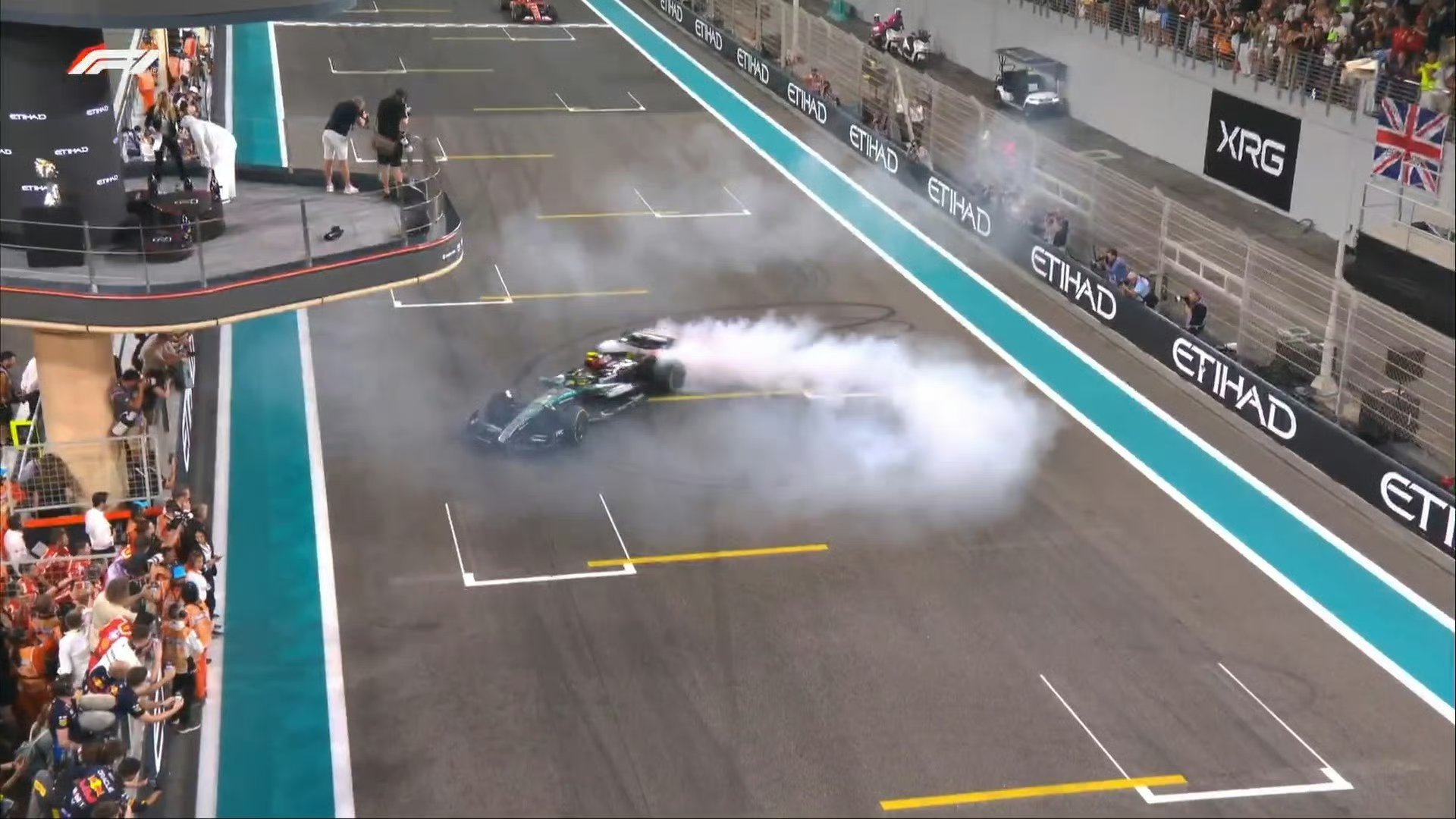 威廉姆斯绝杀梅赛德斯，汉密尔顿点燃赛场