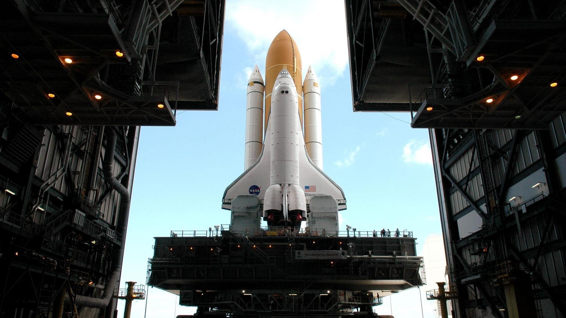 赛道与球场的跨界共鸣，F1争冠夜中杰伦·格林的巨星闪耀