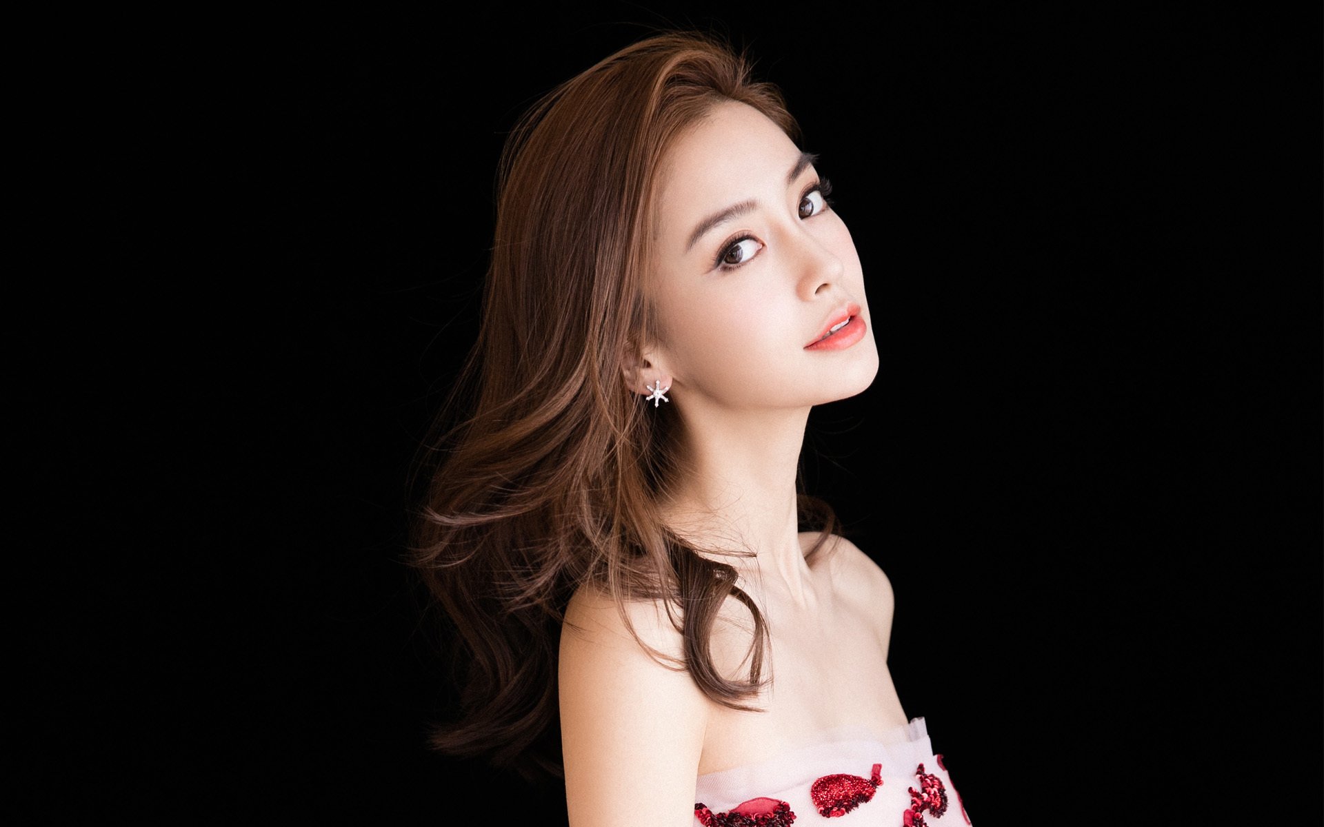 孤舟破浪，锡安末节23分逆天改命，鹈鹕险胜太阳锁定关键卡位战